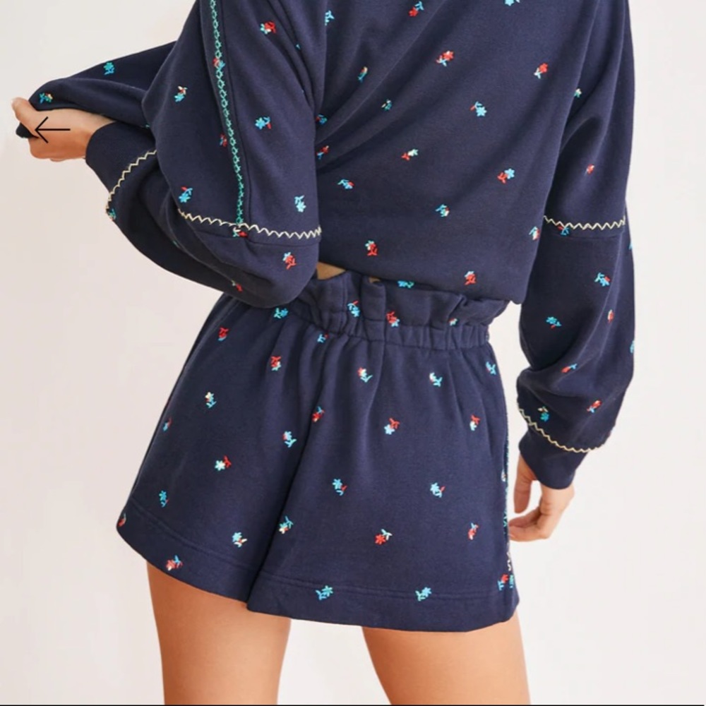 NWT Something Navy Hazel Floral Paperbag Sweatshorts